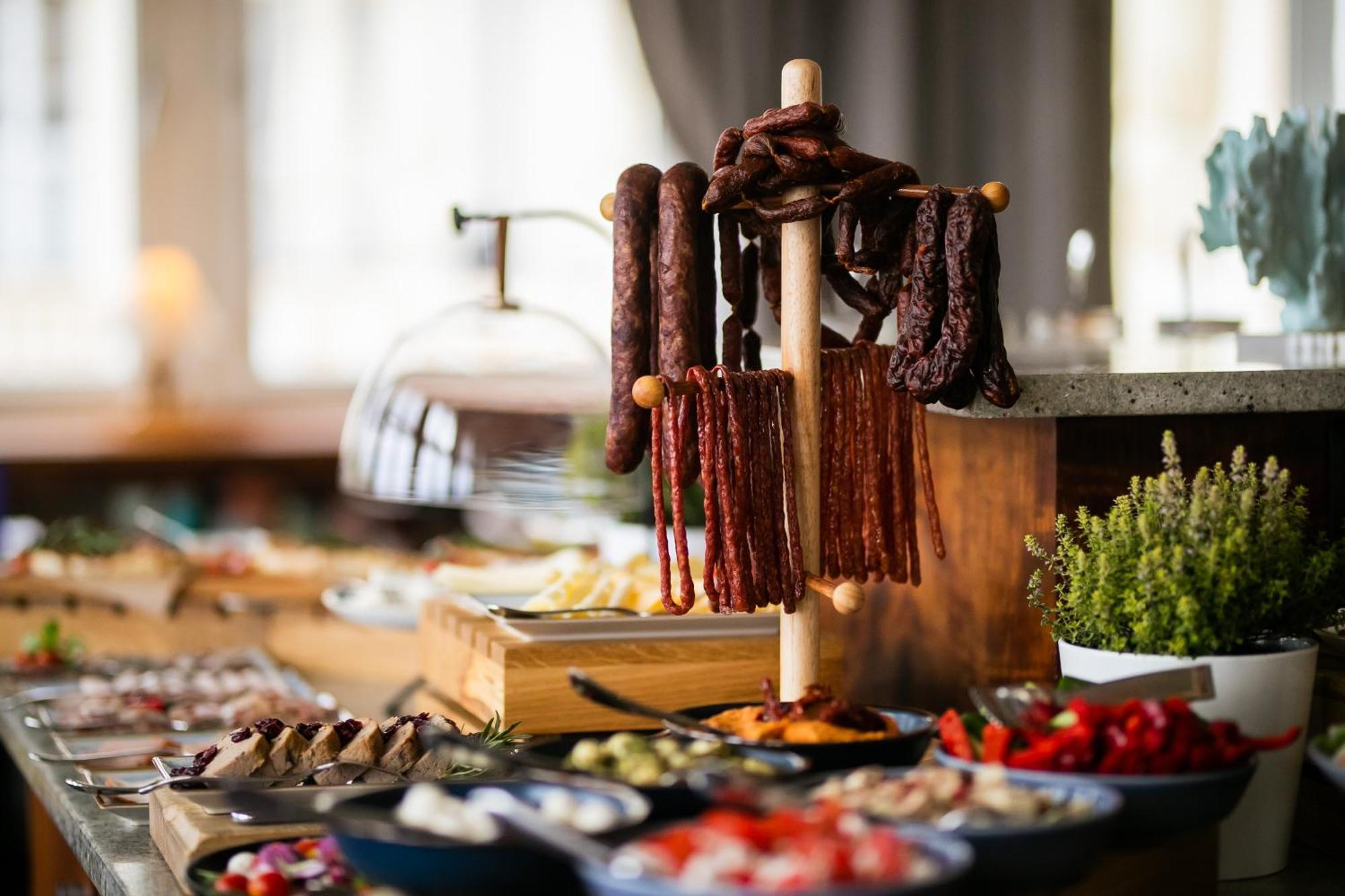 فندق سوفيتل غراند سوبوت المظهر الخارجي الصورة Dried meat
